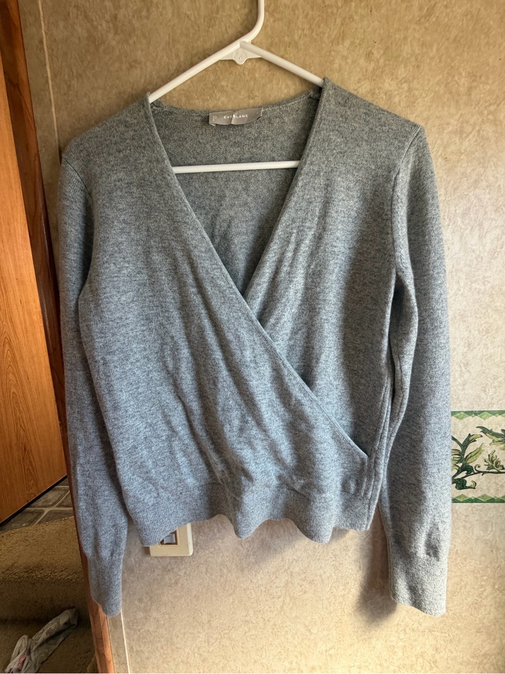 Everlane Grey Wrap V Neck Sweater 100% Cashmere Size M